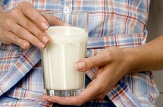 Духтар вазни худро ба KEFIR гум мекунад